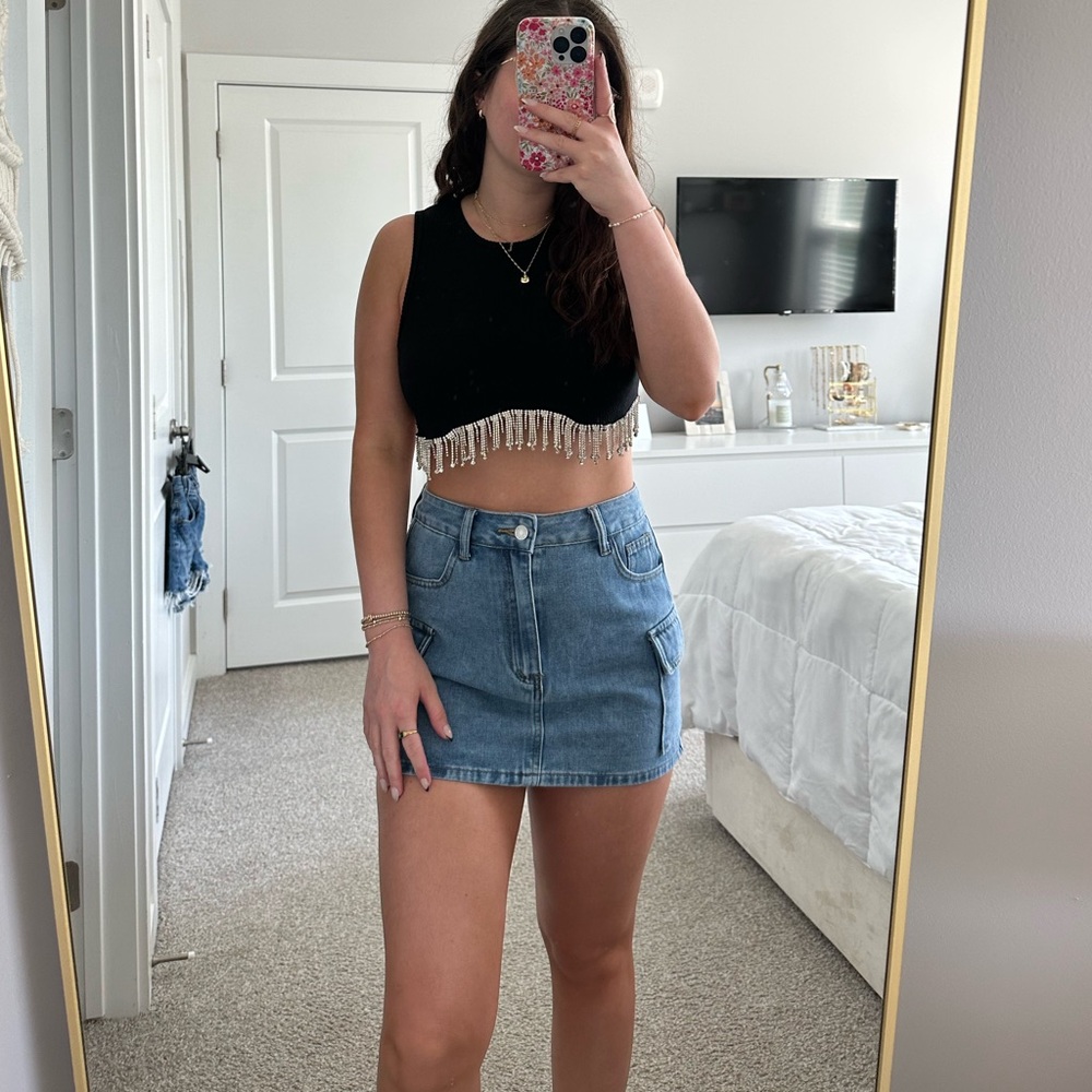 Black Cropped Top - Picture 2 of 7